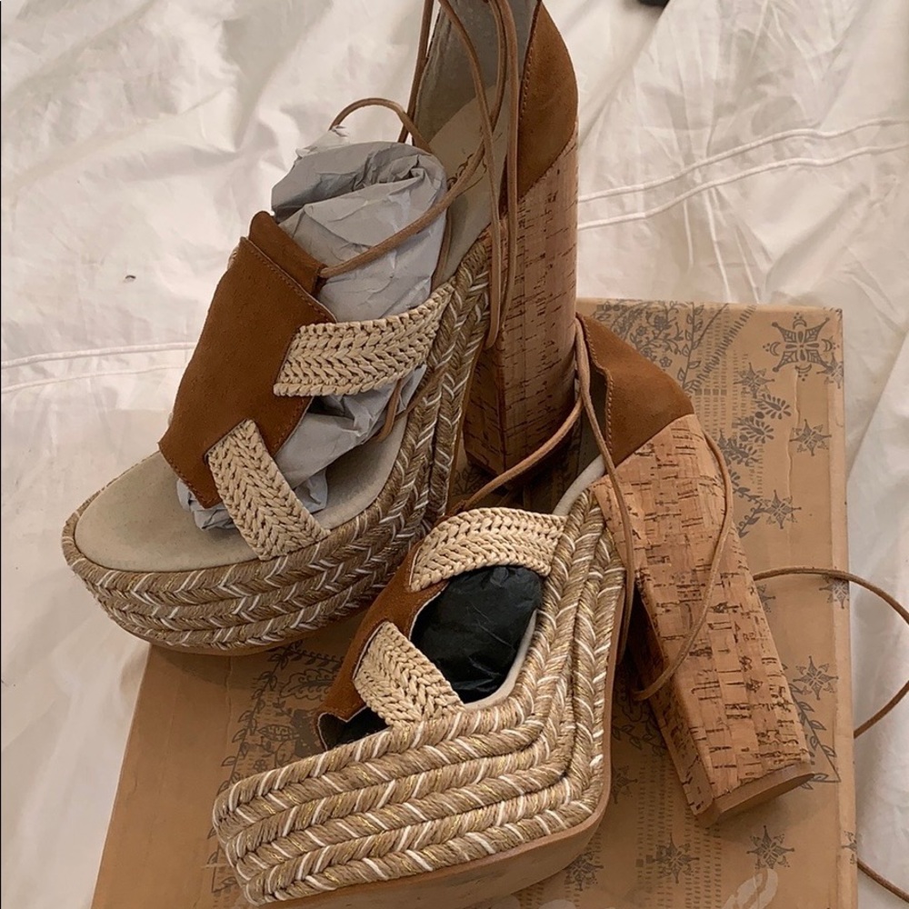 NEW!Free People high Society lace up. Euro sizes - Picture 4 of 8